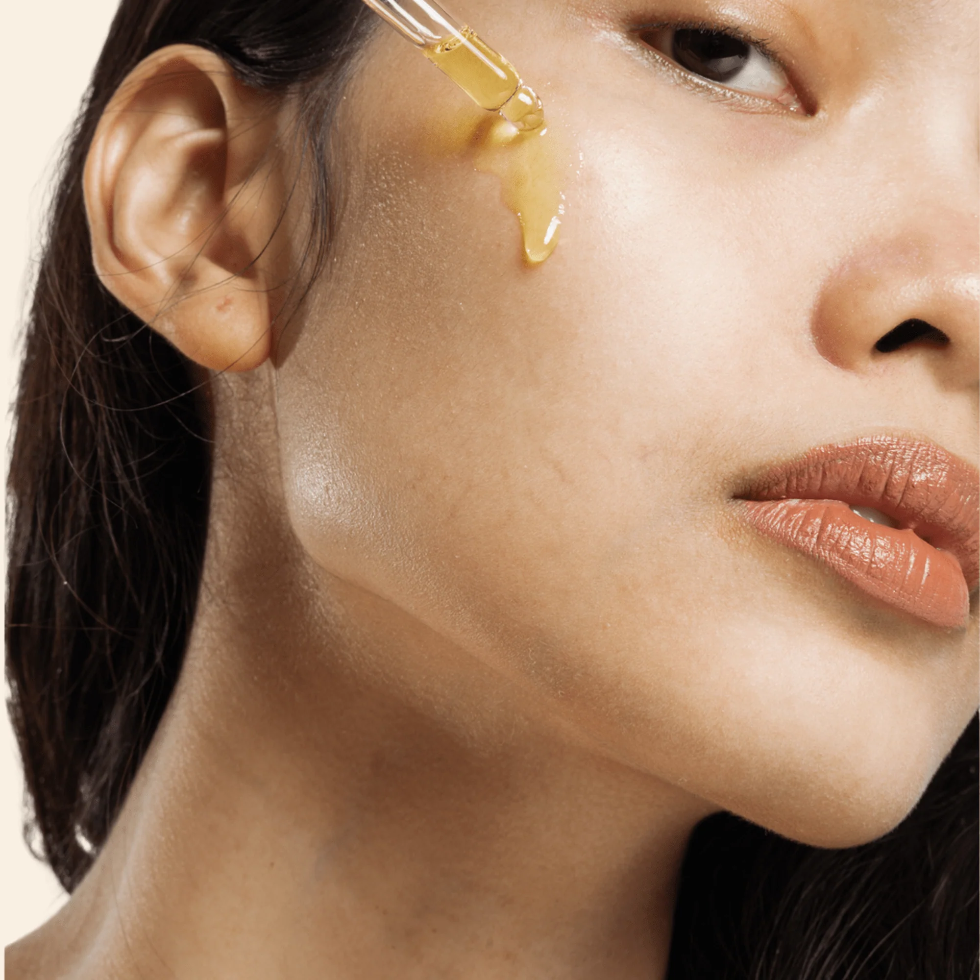 Glowing & Radiant Organic Facial Oil - Image 4