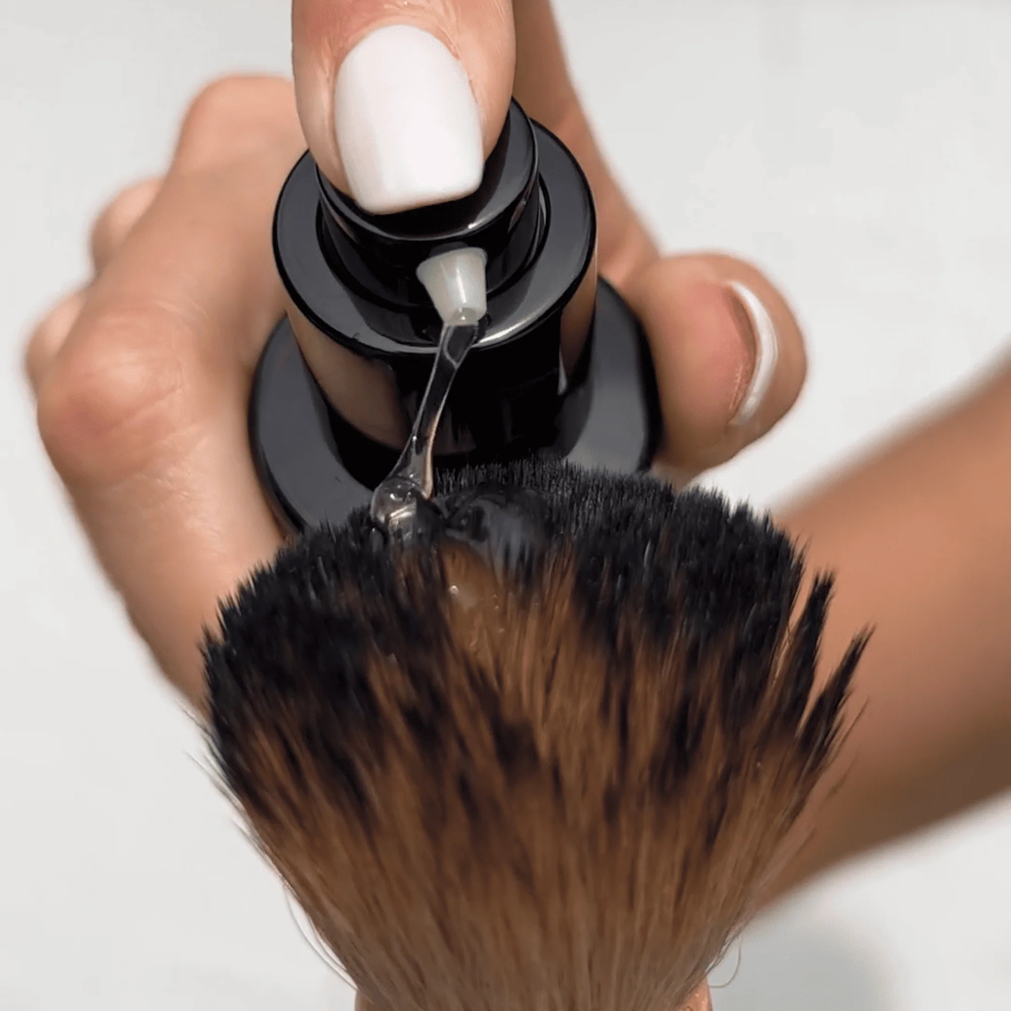 Self Tanner Facial Serum and Kabuki Facial Brush Bundle - Image 3